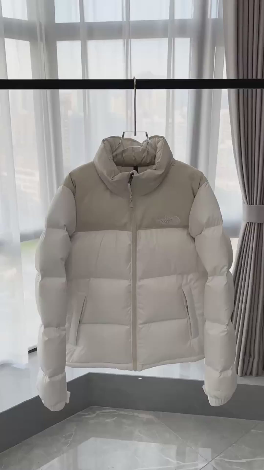 The North Face Cropped Puffer Jacket – Stand Collar | Cream