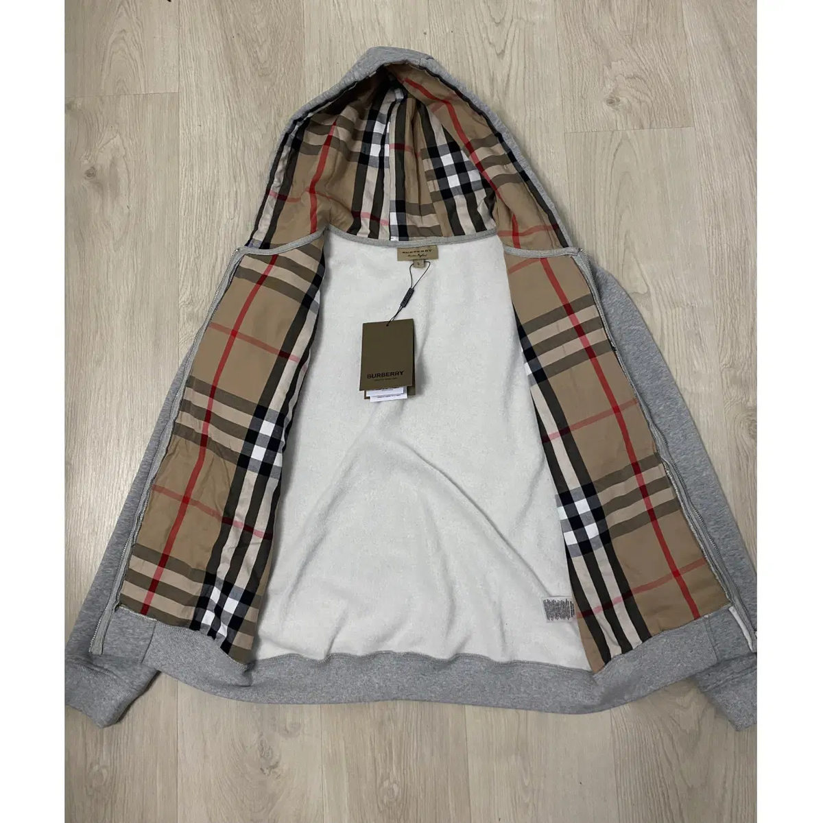 BURBERRY ZIP-UP SWEATER