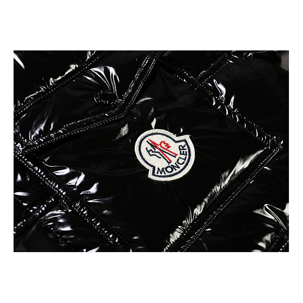 Moncler Contrast-Trim Glossy Hooded Puffer – Premium Down | Graphic Design Detail