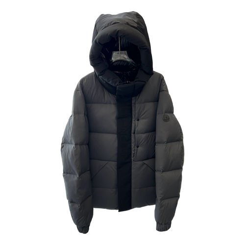 Moncler Contrast-Hood Colour-Block Puffer – Premium Down | Colour as Architecture