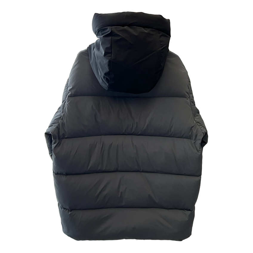 Moncler Contrast-Hood Colour-Block Puffer – Premium Down | Colour as Architecture