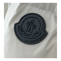 Moncler Contrast-Hood Colour-Block Puffer – Premium Down | Contrast Hood & Colour Block
