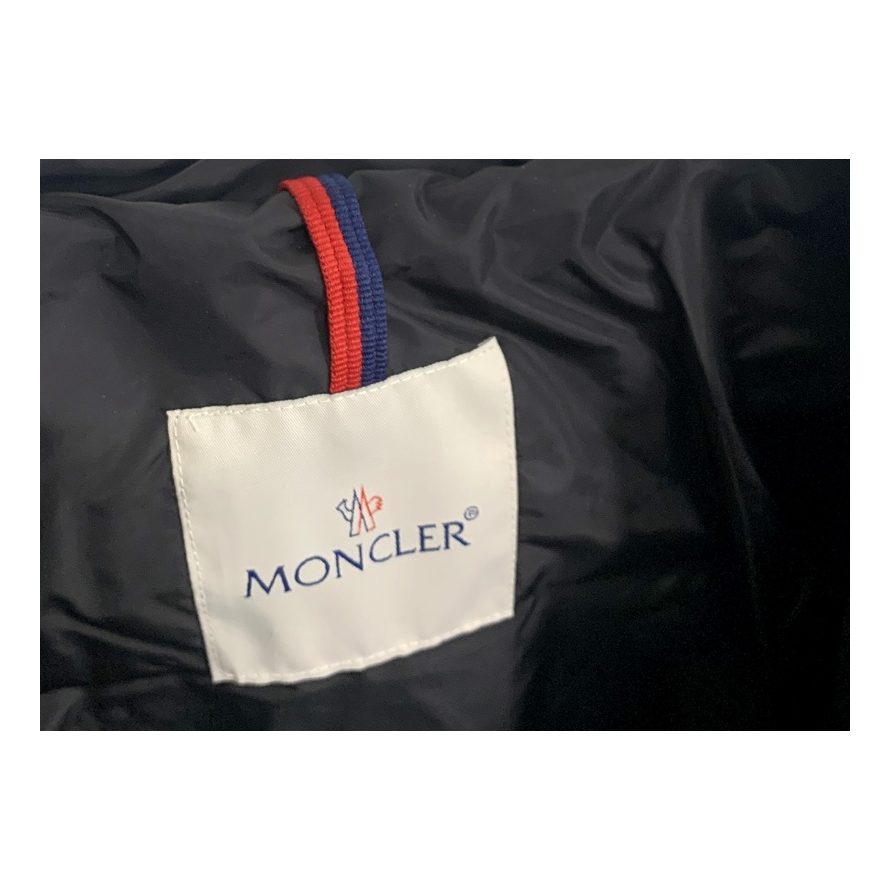 Moncler Cinched-Waist Fur-Trim Hooded Puffer – Black | Cinched Waist & Fur-Trim Hood